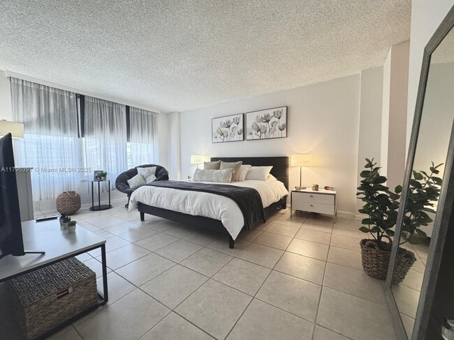 Building Photo - 3800 S Ocean Dr
