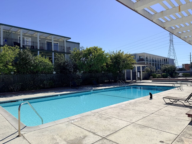 Building Photo - 1208 Admiralty Ln