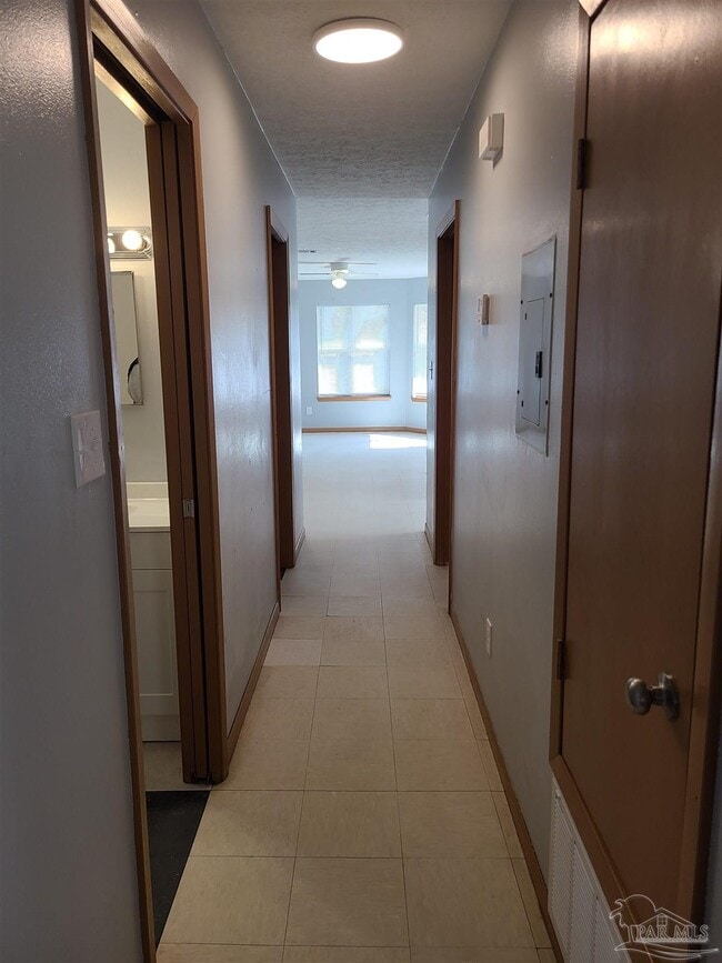 Building Photo - 405 N F St