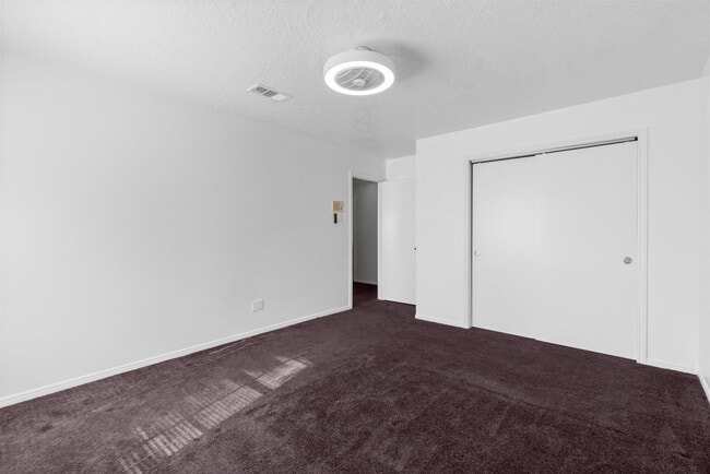 Building Photo - 5206 Lodge Creek Dr