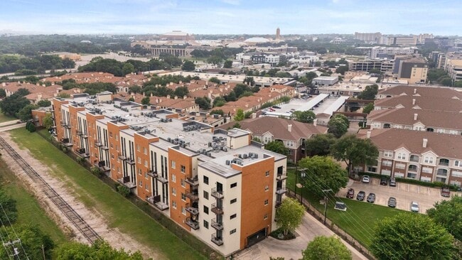 Building Photo - Attractive, fully furnished Arthouse condo — READY NOW!