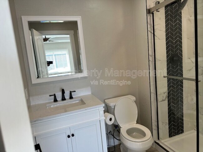 Building Photo - 1519 W 22nd Pl