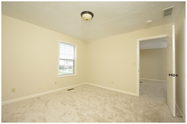 Building Photo - 107 Oakmont Ln