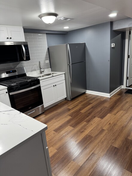 Building Photo - 2309 W 47th Pl