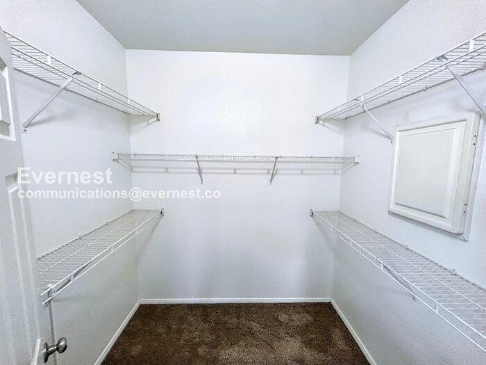 Building Photo - 5922 W Vegas Dr