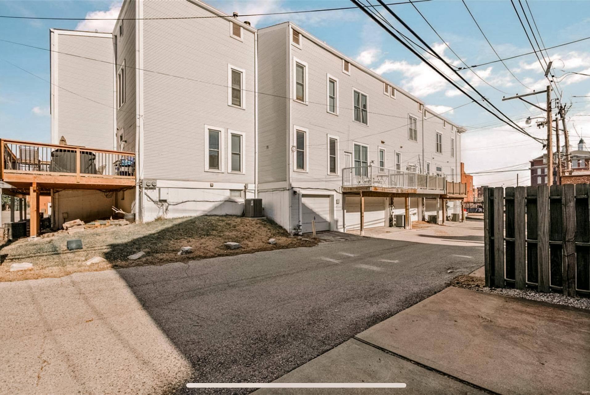 Building Photo - 1627 Dolman St