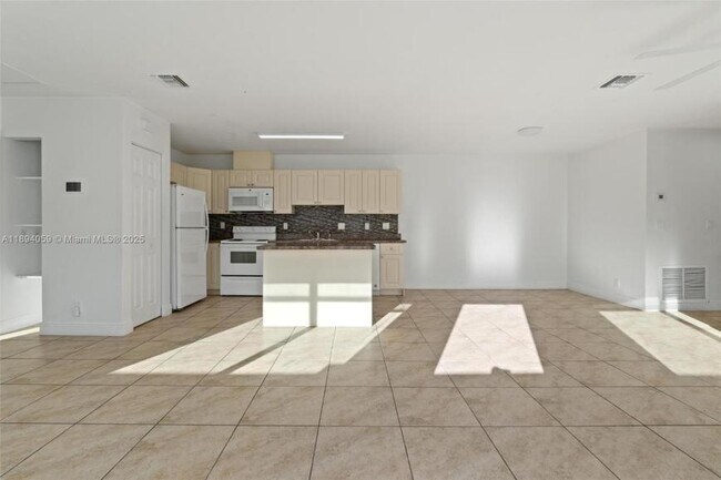 Building Photo - 3 bedroom in Miramar FL 33023