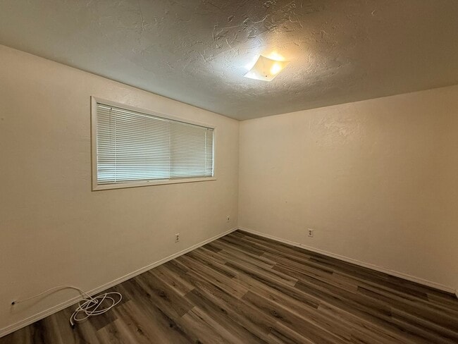 Building Photo - 2112-2