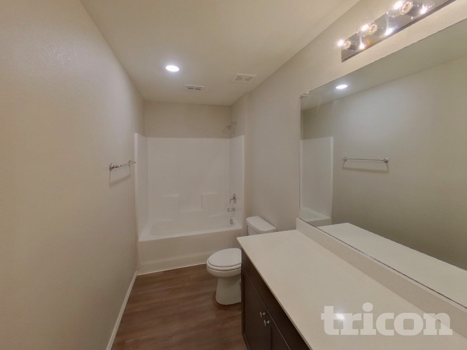 Building Photo - 746 Bayonet St