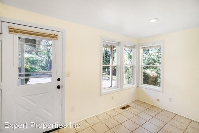 Building Photo - 3 br, 2.5 bath House - 622 Scenic Lane