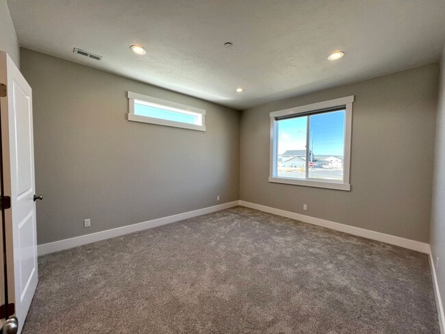 Building Photo - 2609 Sunray Ave