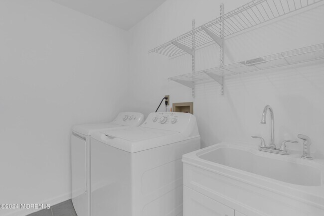 Building Photo - 2 Charles Ct