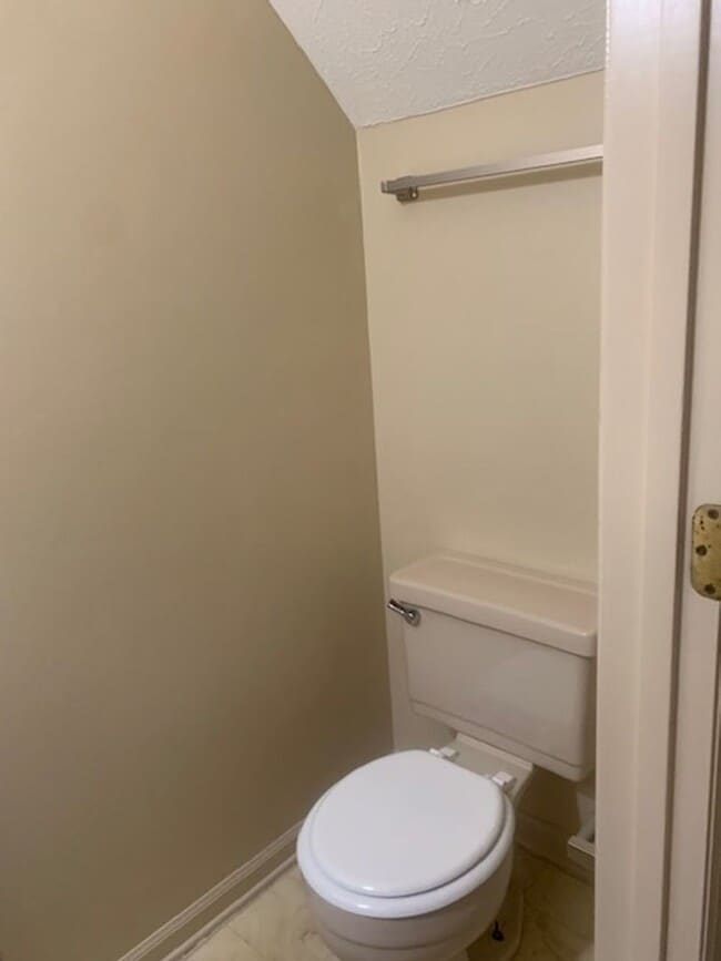 Building Photo - 2-Bedroom townhome - Cliffridge