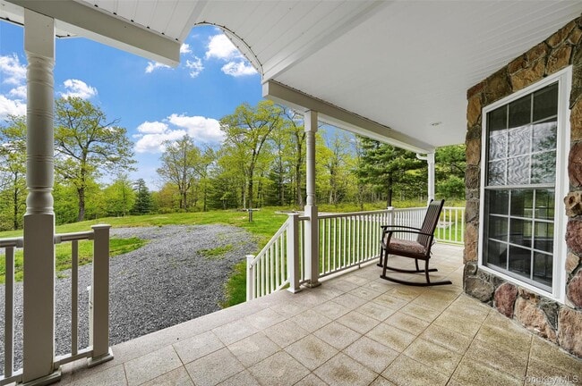 Building Photo - 67 Pine Lake Dr