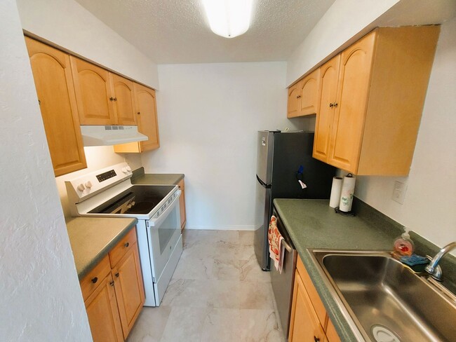 Building Photo - Charming and spacious 1BR Condo in the hea...