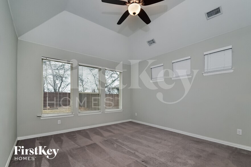 Building Photo - 2815 Willow Ln