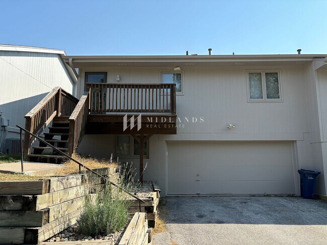 Building Photo - Bellevue Townhome