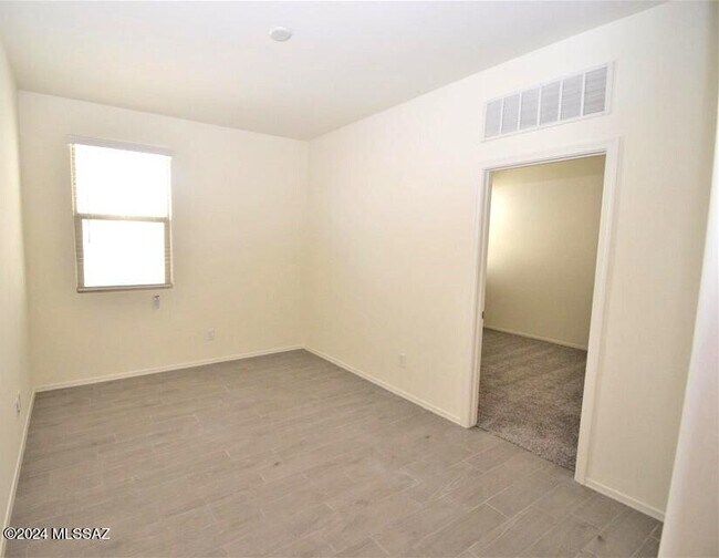 Building Photo - 10736 W Embrey Dr