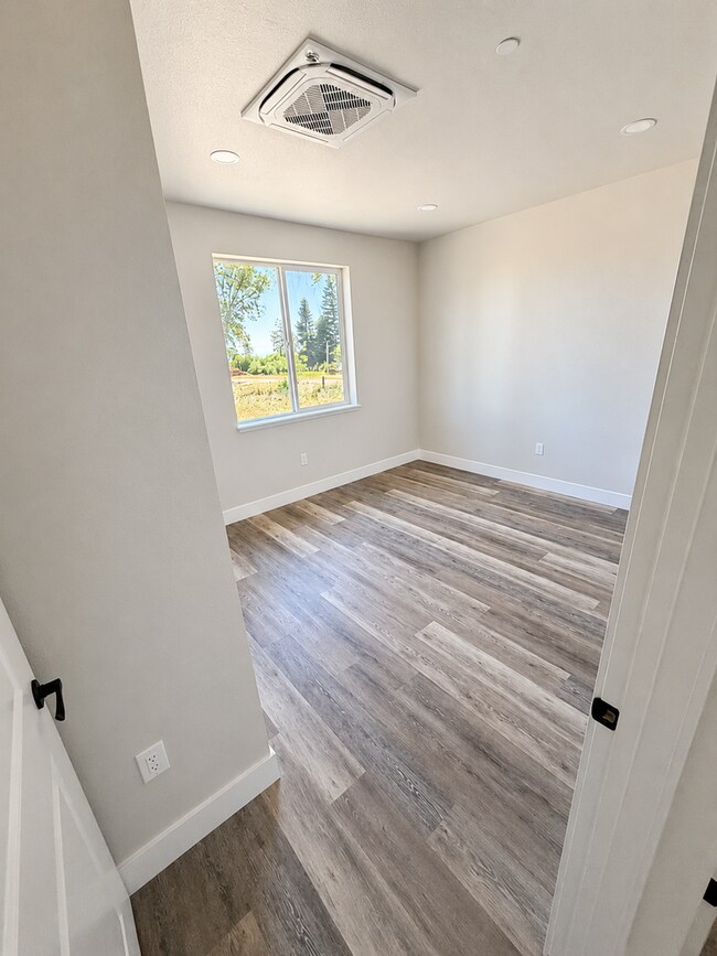 Building Photo - 5581-5581 Linrich Ln