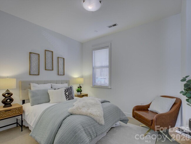 Building Photo - 636 Garden District Dr