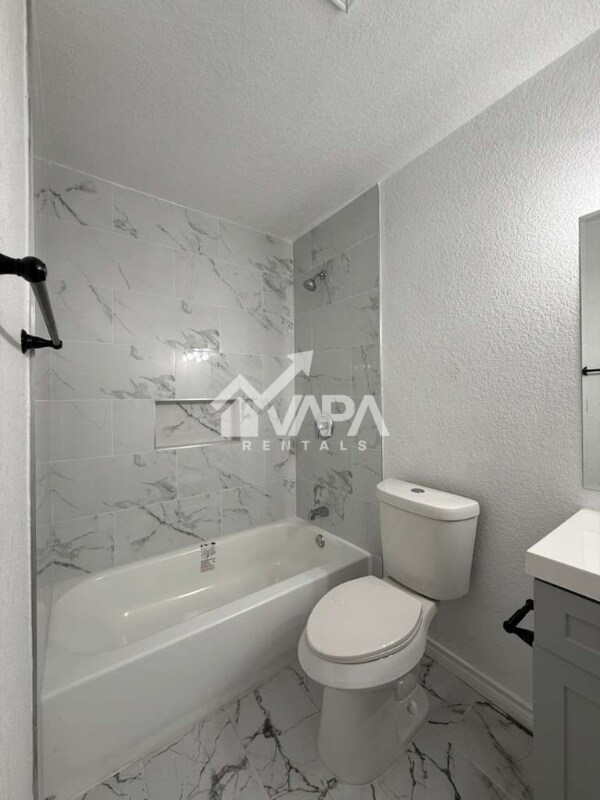 Building Photo - 6615 Cromer