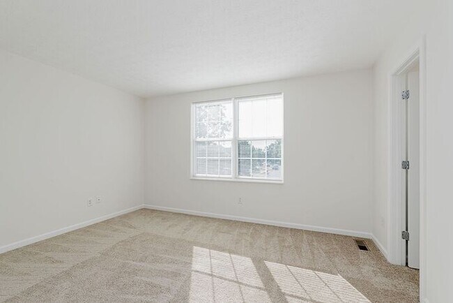 Building Photo - Perfect Family Home