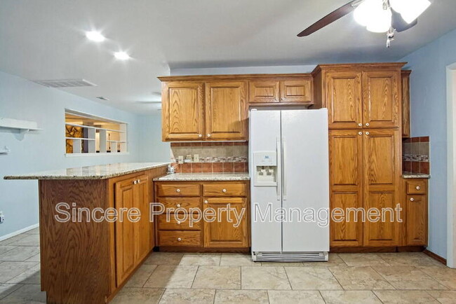 Building Photo - 2321 N Peniel Ave