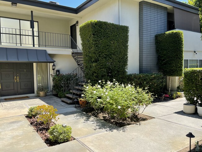 Building Photo - 610 S Orange Grove Blvd
