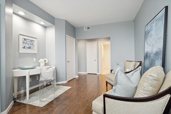 Building Photo - 21 E Briar Hollow Ln