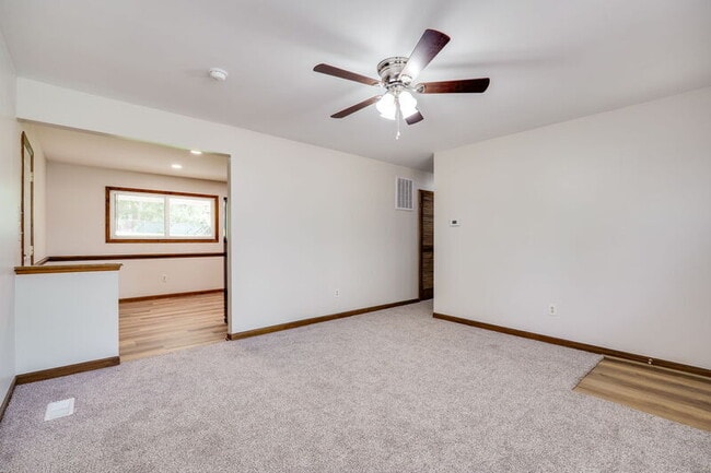 Building Photo - 366 Randy Dr