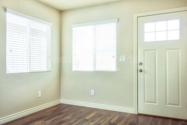 Building Photo - 2727 1/2 G Street