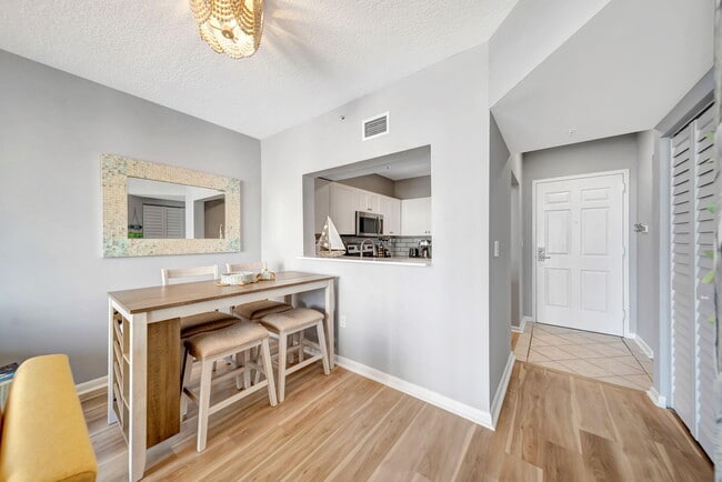 Building Photo - 3020 NE 32nd Ave