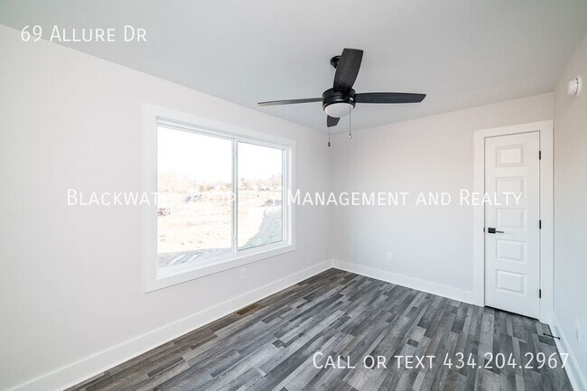 Building Photo - 69 Allure Dr