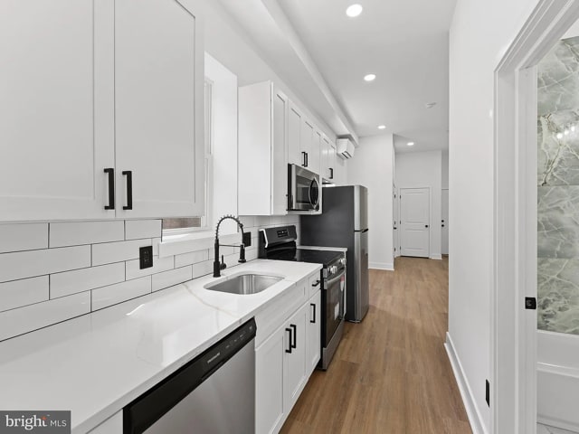 Building Photo - 2331 N Front St