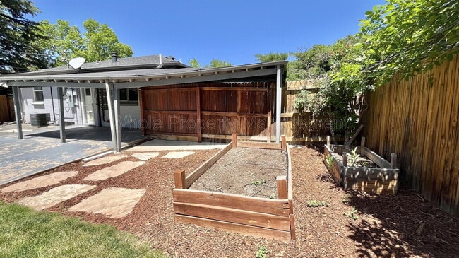 Building Photo - 4760 E Colorado Ave