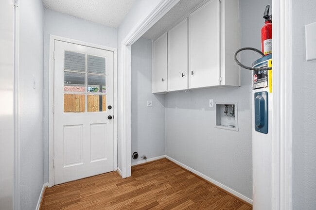 Building Photo - 2926 Meadowcreek Dr