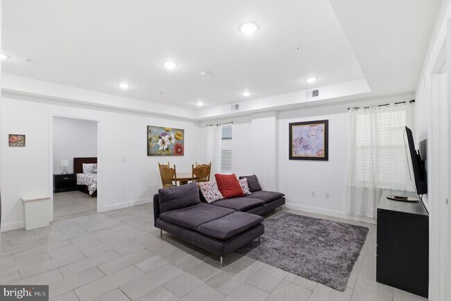 Building Photo - 925 N Broad St