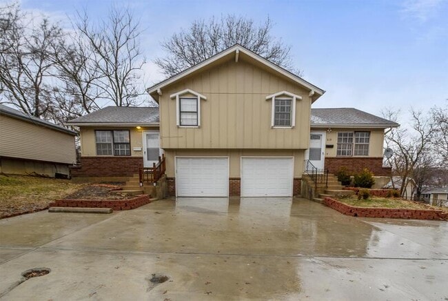 Building Photo - 618 E Johnston St