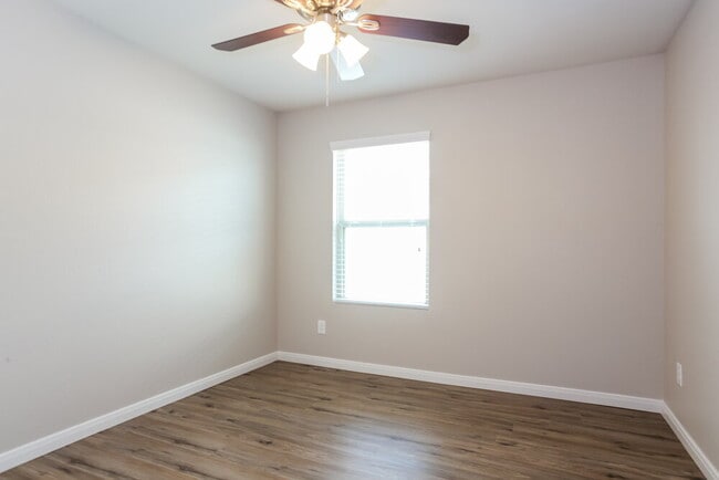 Building Photo - 6450 Dayridge Ln