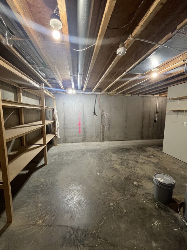 Building Photo - 723 Iron Horse Dr