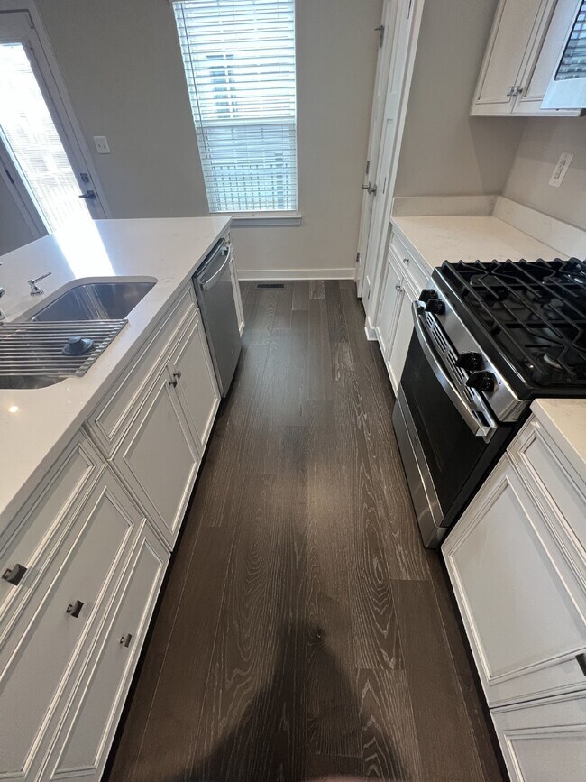 Building Photo - **Special Move-in Offer**  $500 off of the...