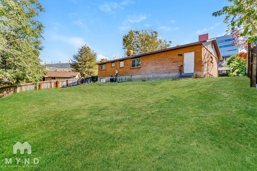 Building Photo - 9548 S 1210 E