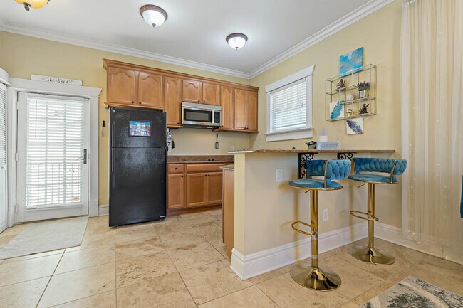 Building Photo - 611 S Orleans Ave