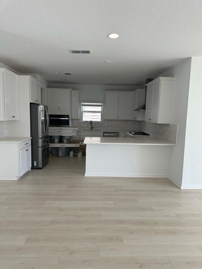 Building Photo - 572 Silver Landing Dr