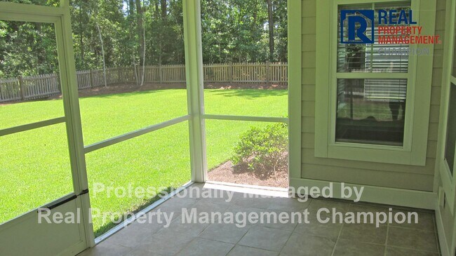Building Photo - Custom Executive Home with Community Water...