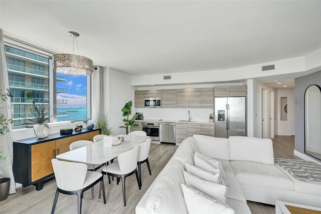 Building Photo - 121 NE 34th St