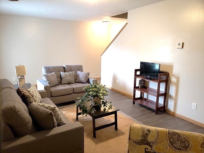 Building Photo - 300 Scott Pl