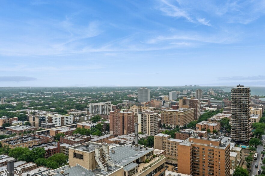 Building Photo - 6007 N Sheridan Rd