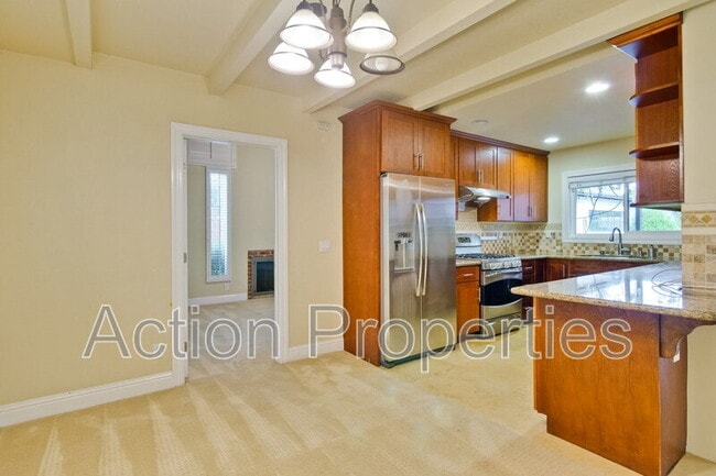 Building Photo - 649 Hollingsworth Dr