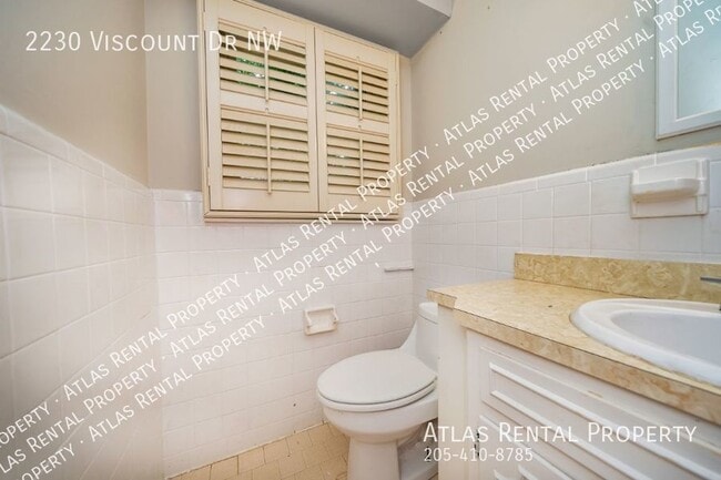 Building Photo - 2230 Viscount Dr NW